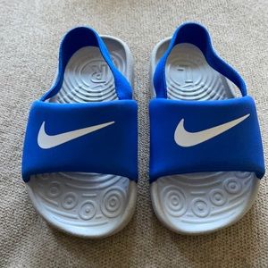 white nike slides size 6